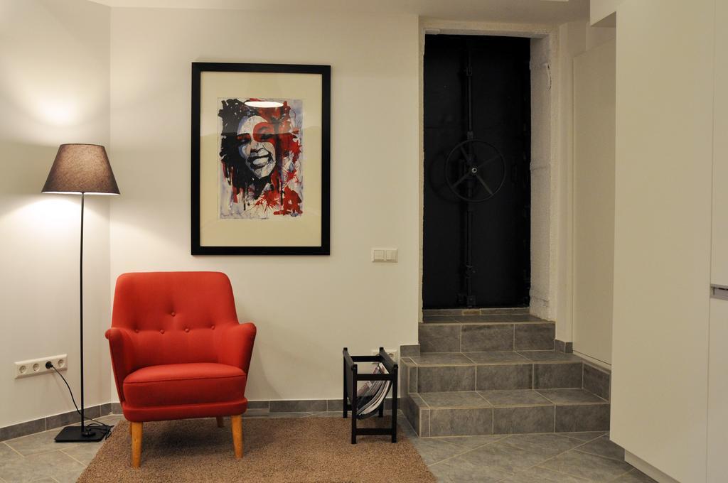 Bomb Shelter Apartment VNO Pokoj fotografie